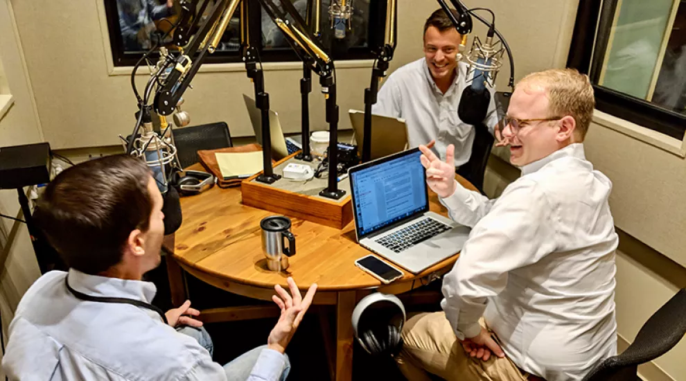 Gavin Jackson speaks with Post and Courier Reporters Andy Brown (l) and Jamie Lovegrove (r) i