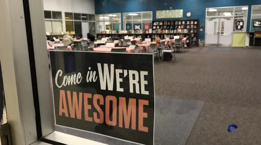 photo of school library/media center