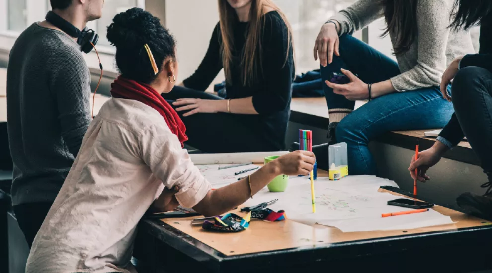 students discussing a project